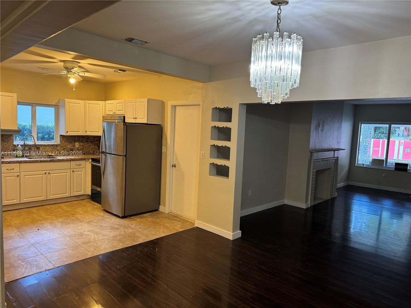 Miami Beach House: 1339 Flamingo Way