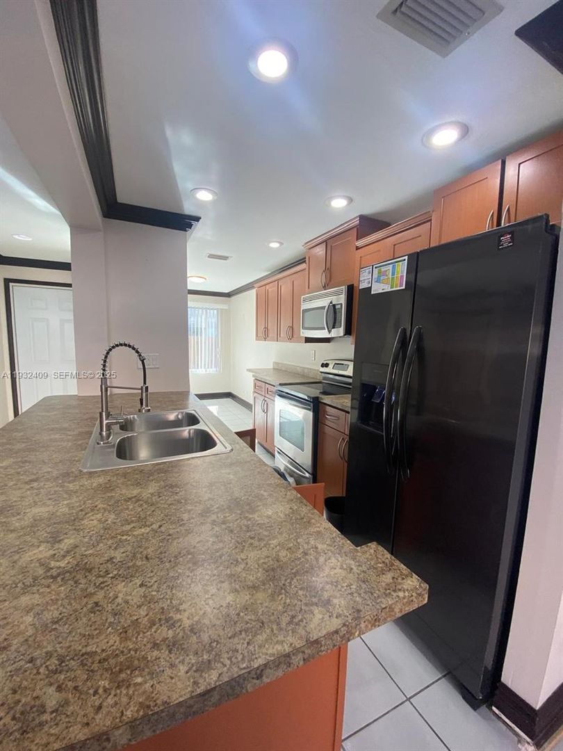 Plantation House: 8239 NW 8th Court 3