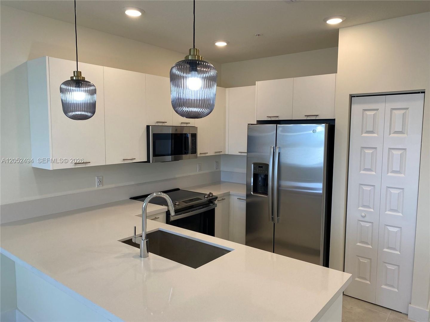 Doral House: 6455 NW 103rd Place 303