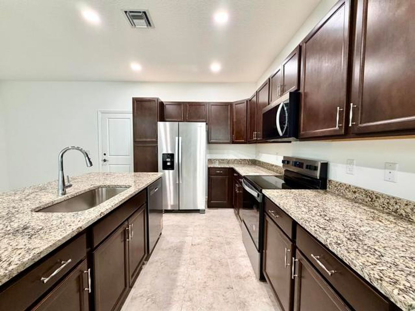 Westlake House: 4093 South Longwood Lake Square