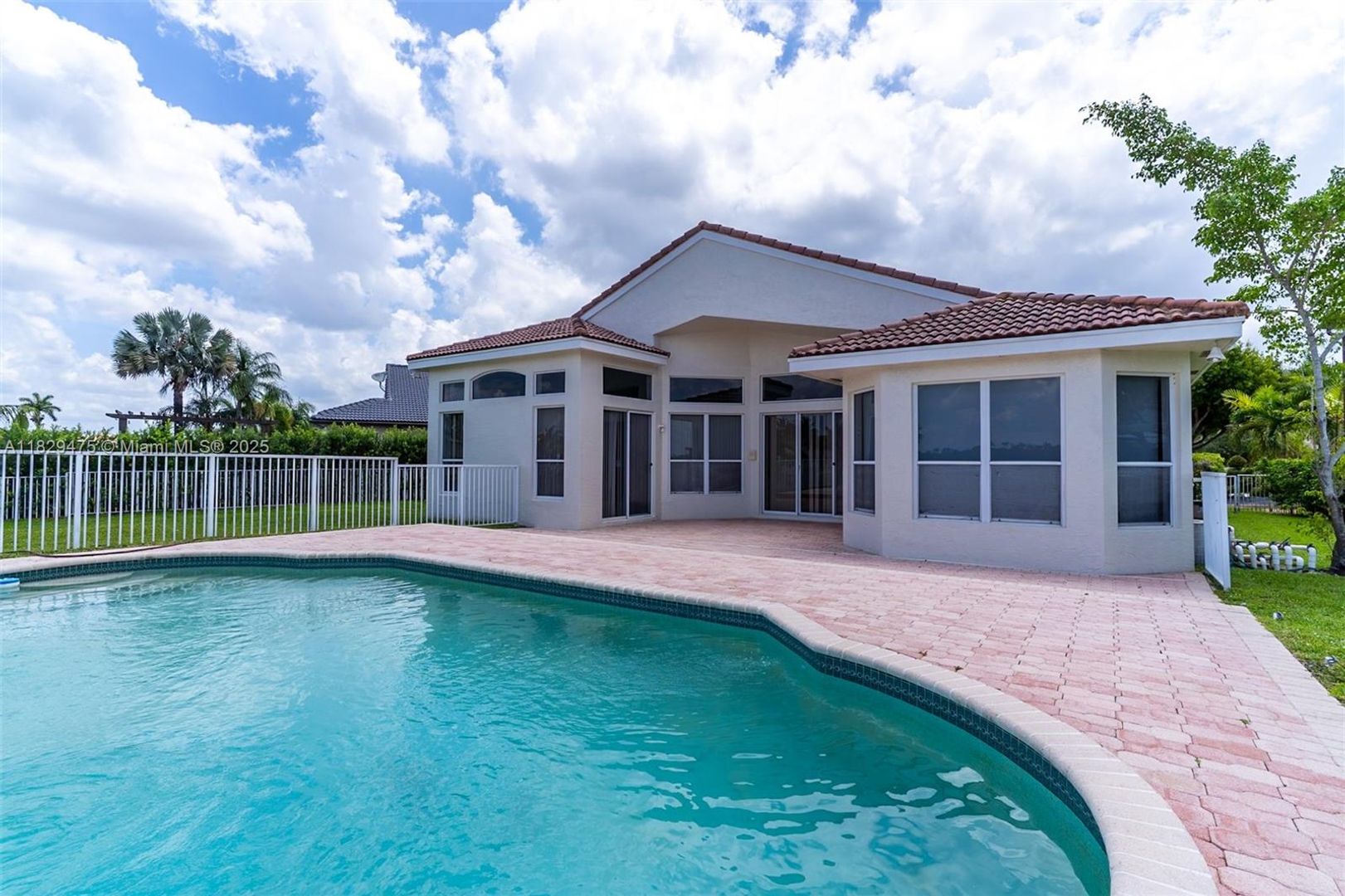 Miramar House: 17999 SW 35th Street