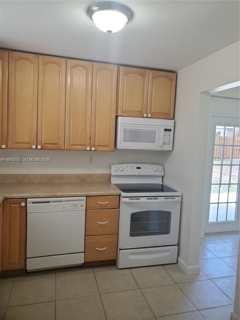 Deerfield Beach House: 831 SW 14th Court