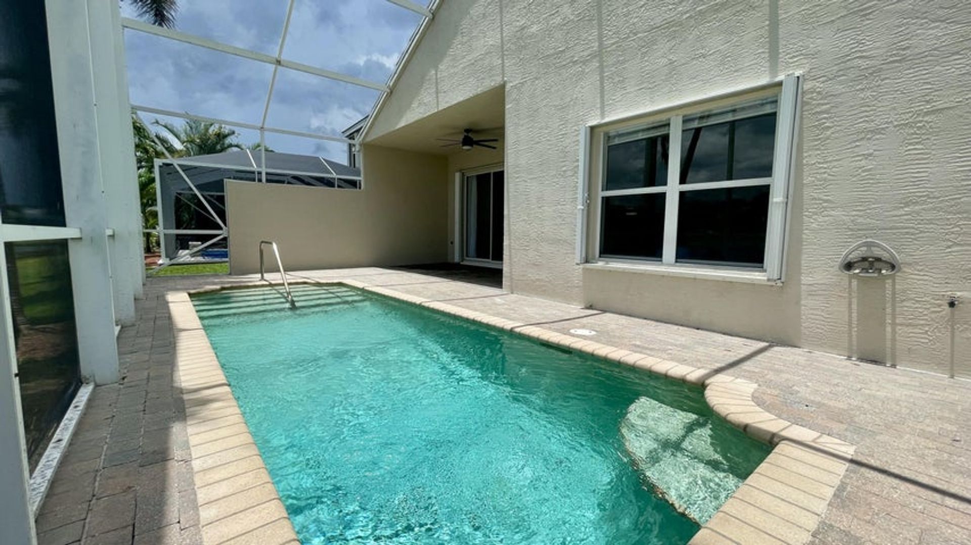 Royal Palm Beach House: 110 Newberry Lane