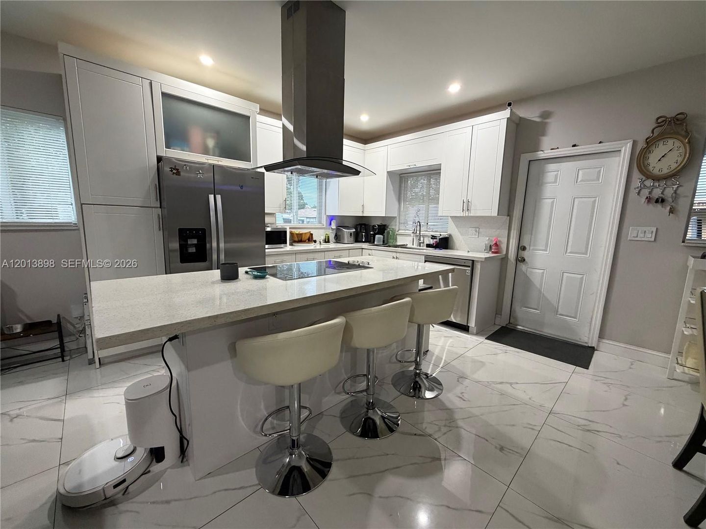 Hollywood House: 2241 N 62nd Avenue