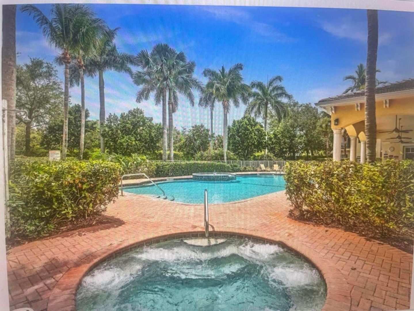 Boca Raton House: 552 NW 39th Circle NW