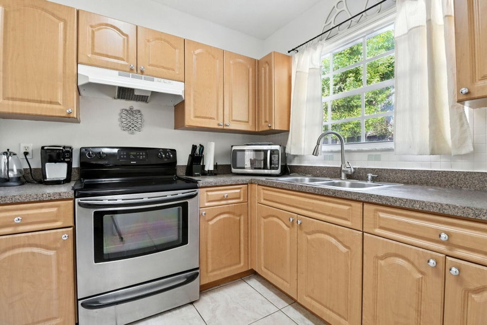 West Palm Beach House: 423 Kern Street