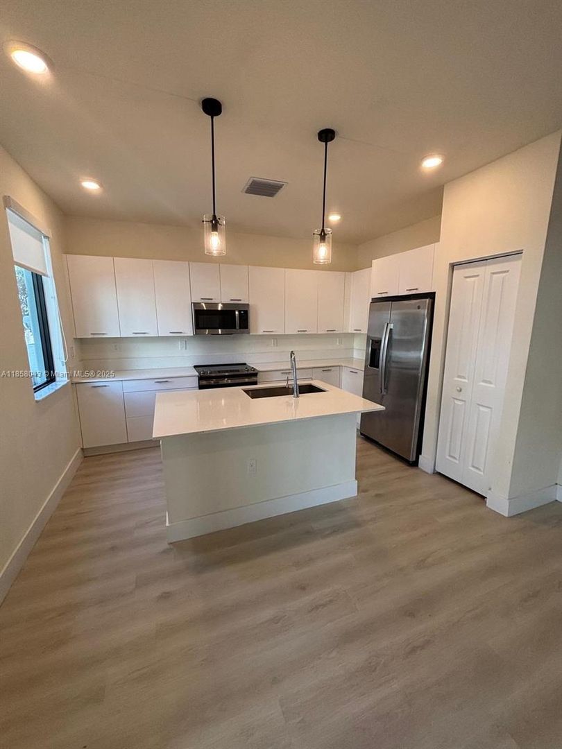 Doral House: 4281 NW 83rd Avenue 4281