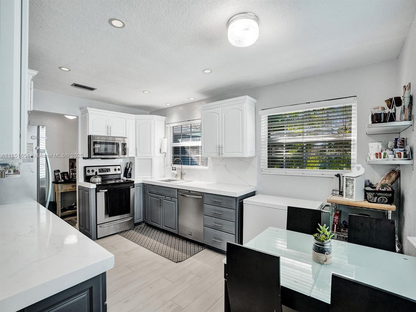 Dania Beach House: 217 SE 5th Street