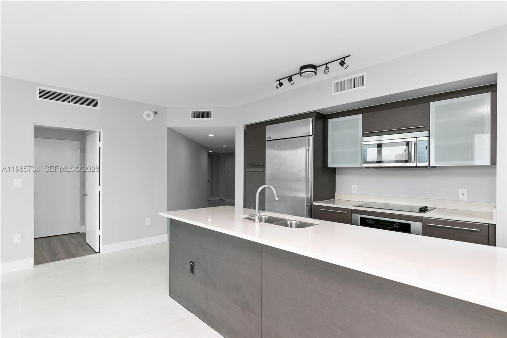 Miami House: 500 Brickell Avenue 1801