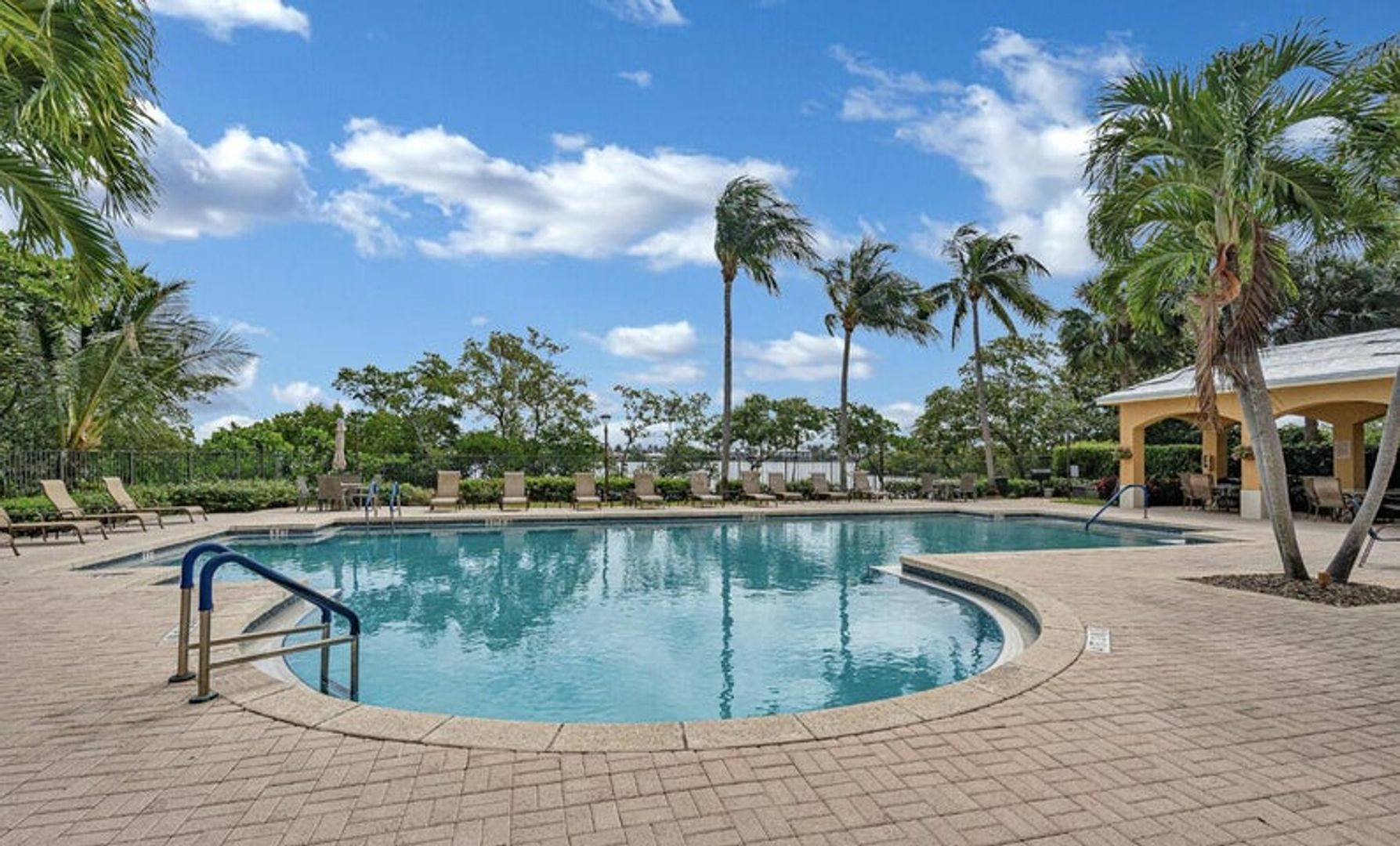 Hypoluxo House: 200 Scotia Drive 305