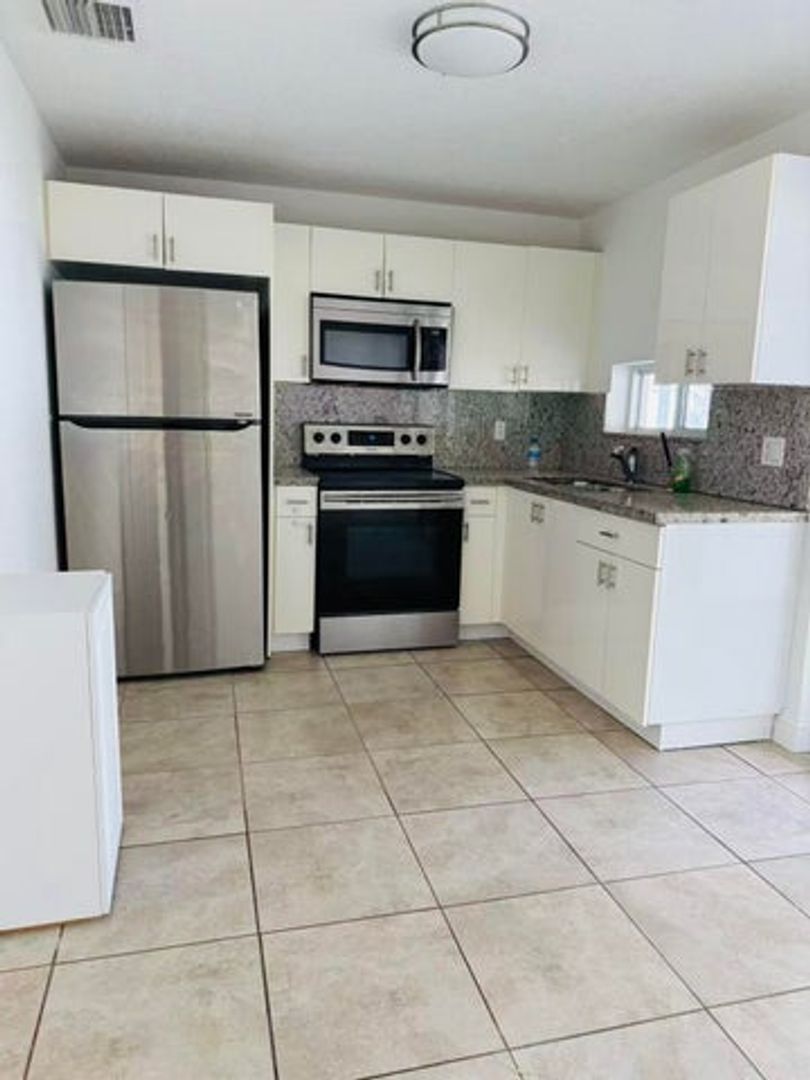 Davie House: 6250 SW 39th Street