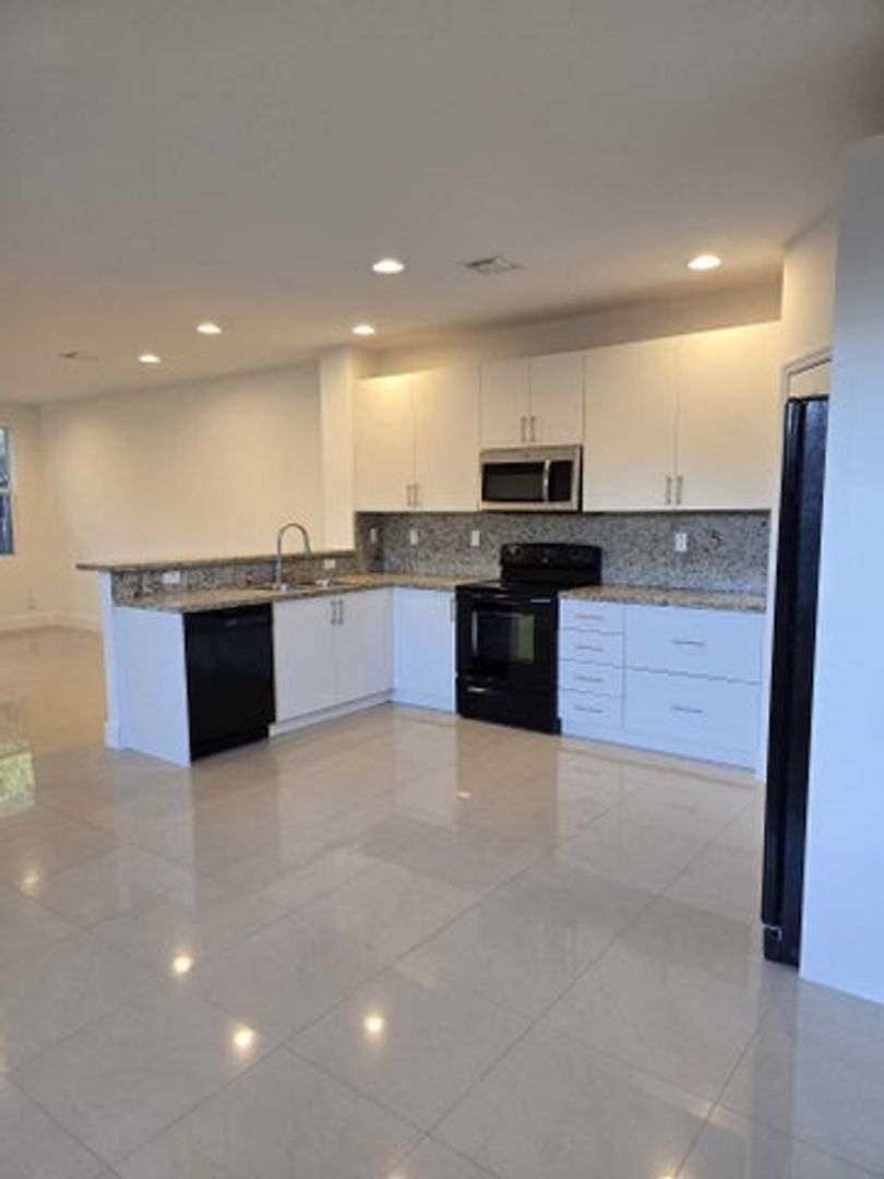Fort Lauderdale House: 408 SW 9th Street