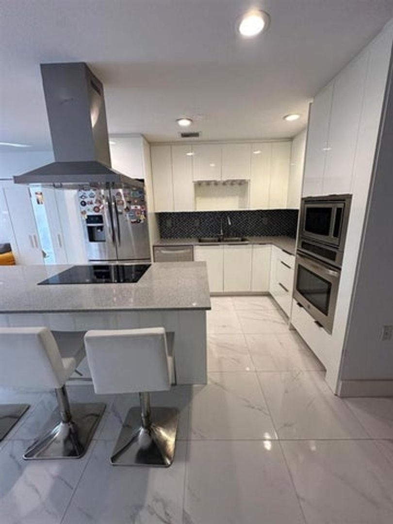 Miramar House: 3052 SW 129th Terrace 114