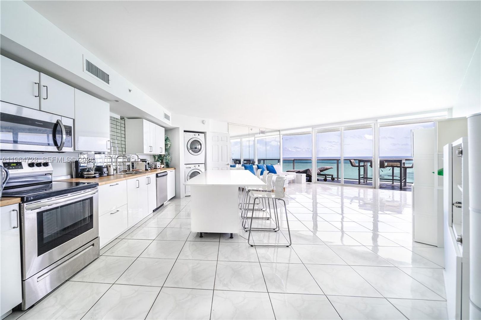 Miami Beach House: 6301 Collins Avenue 2802