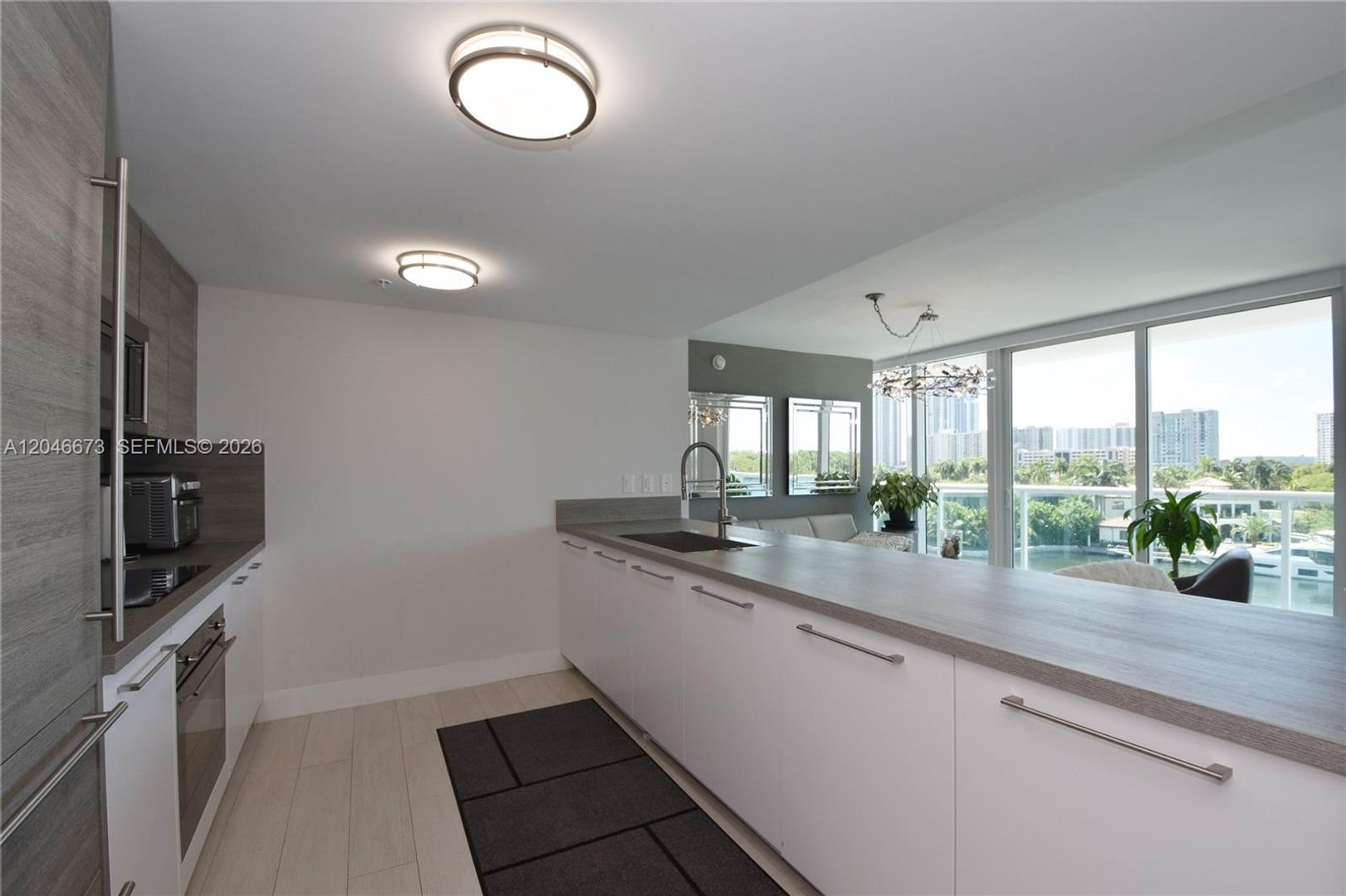 Sunny Isles Beach House: 400 Sunny Isles Boulevard 521