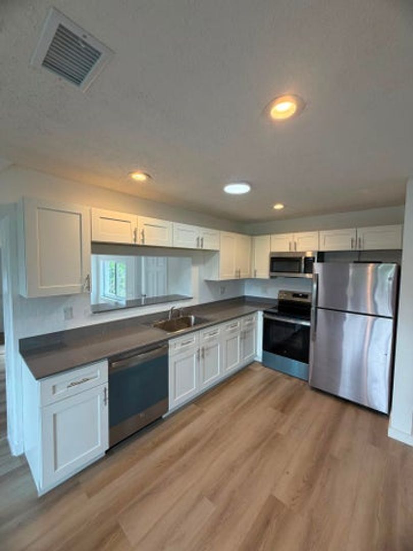 Deerfield Beach House: 1117 SE 5th Street