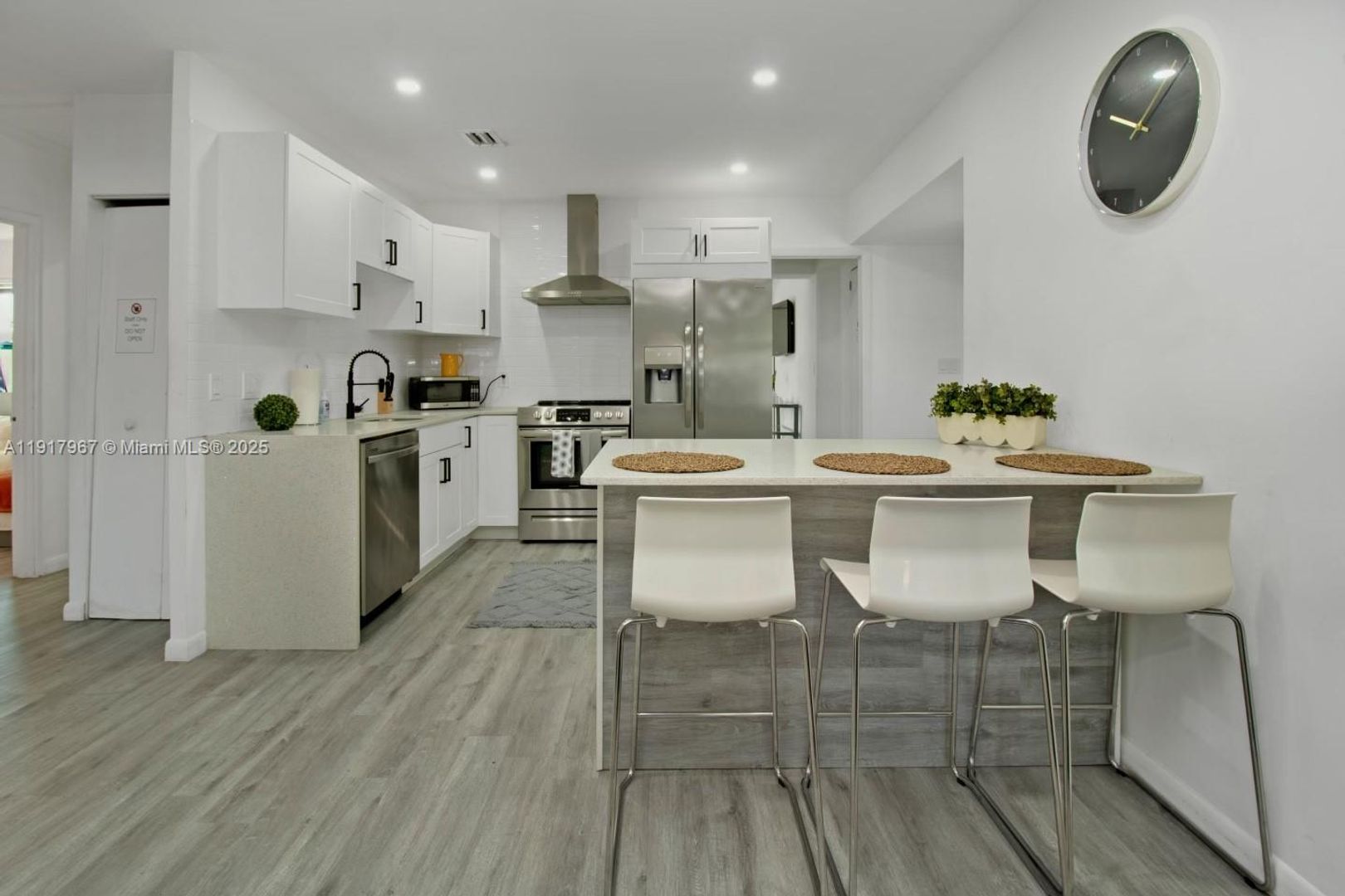 Hollywood House: 2604 Fletcher Court