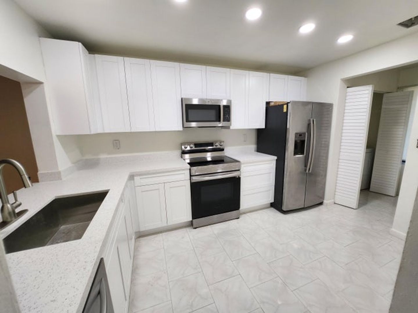 Plantation House: 903 NW 79th Terrace