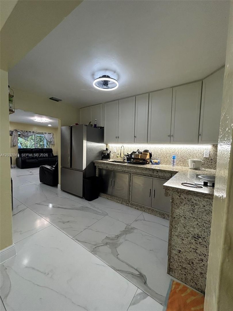 Oakland Park House: 5157 NE 5th Avenue 1