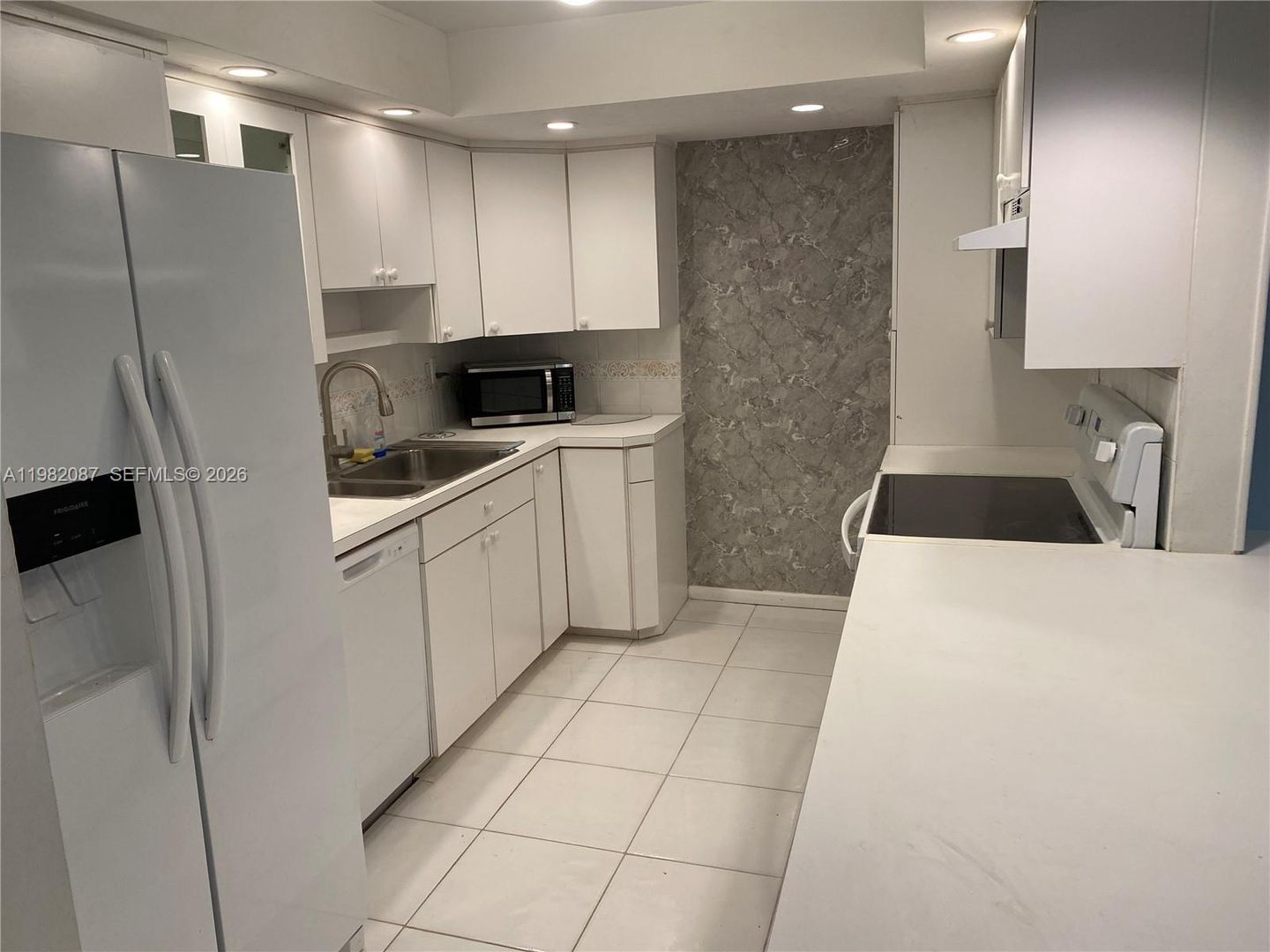 Hallandale Beach House: 1951 Atlantic Shores Boulevard 20