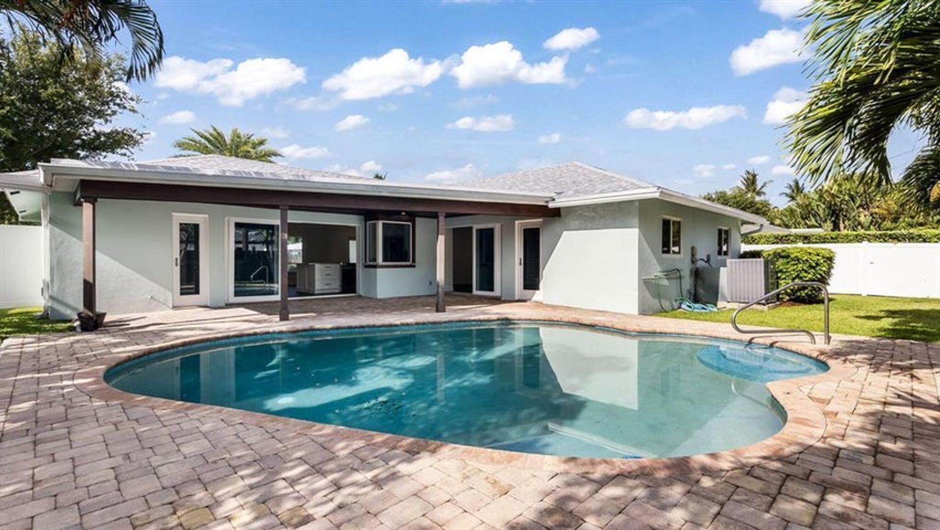 Boca Raton House: 1041 SW 4th Street