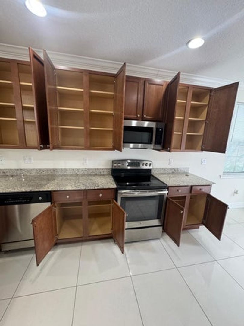 Pompano Beach House: 2723 NE 14th Street 108