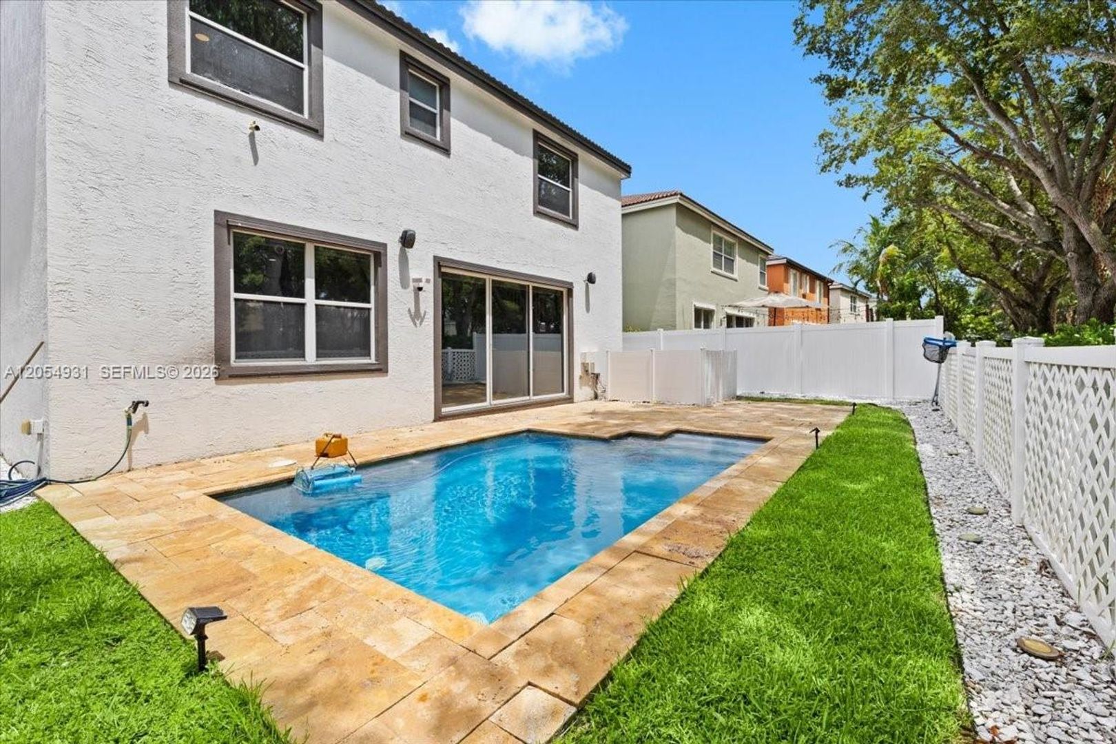 Miramar House: 5014 SW 155th Terrace,