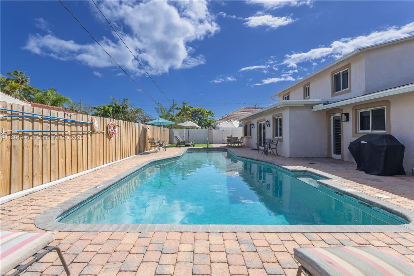 Pompano Beach House: 1660 NE 25th Avenue