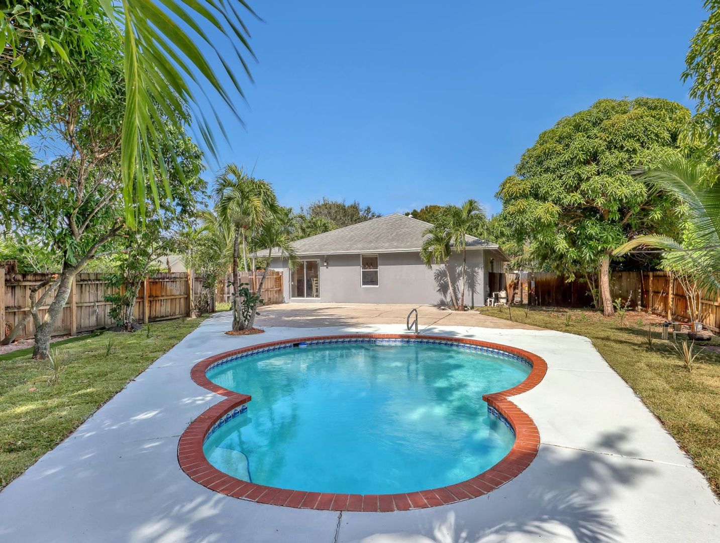 Wellington House: 1950 Wisteria Street