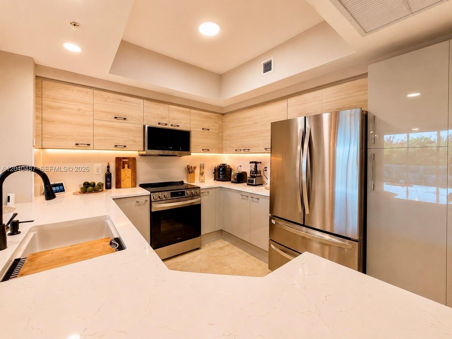 North Miami House: 15051 Royal Oaks Lane 303