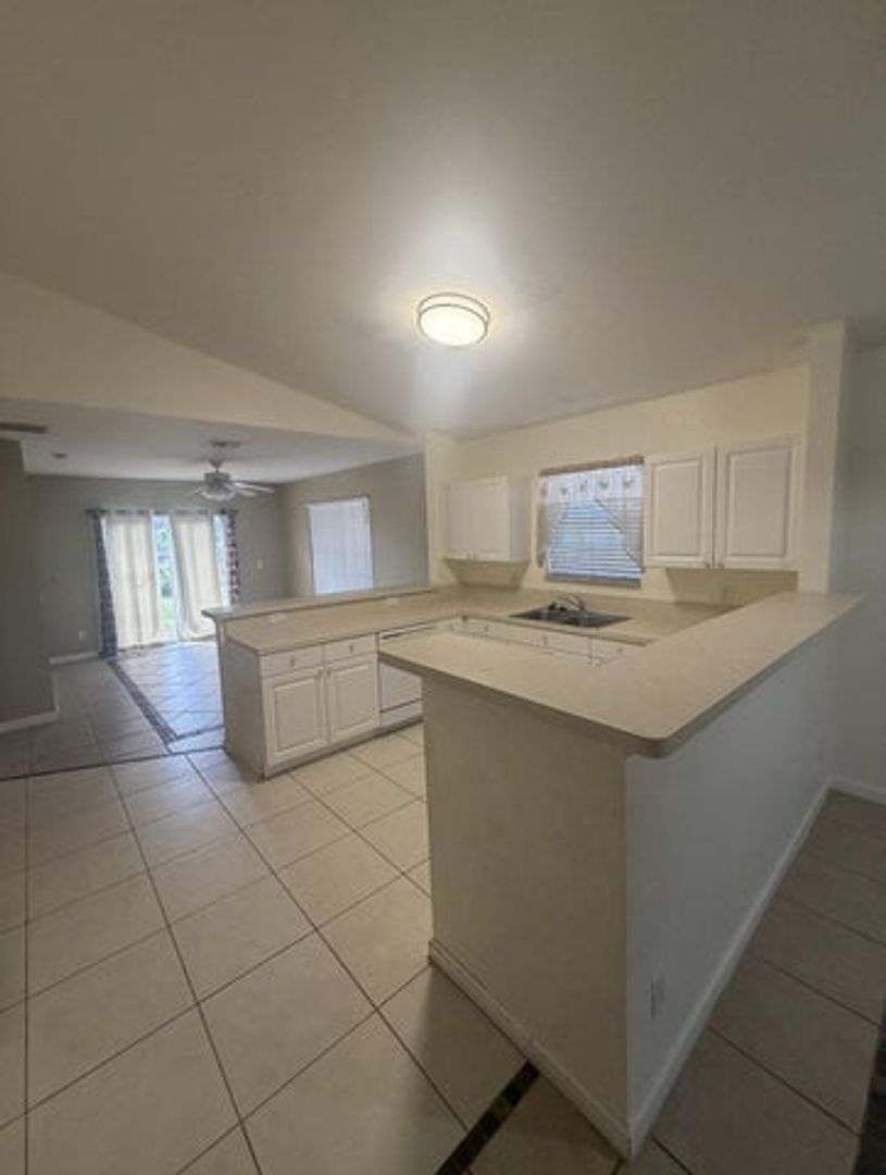 West Palm Beach House: 2109 Dock Street