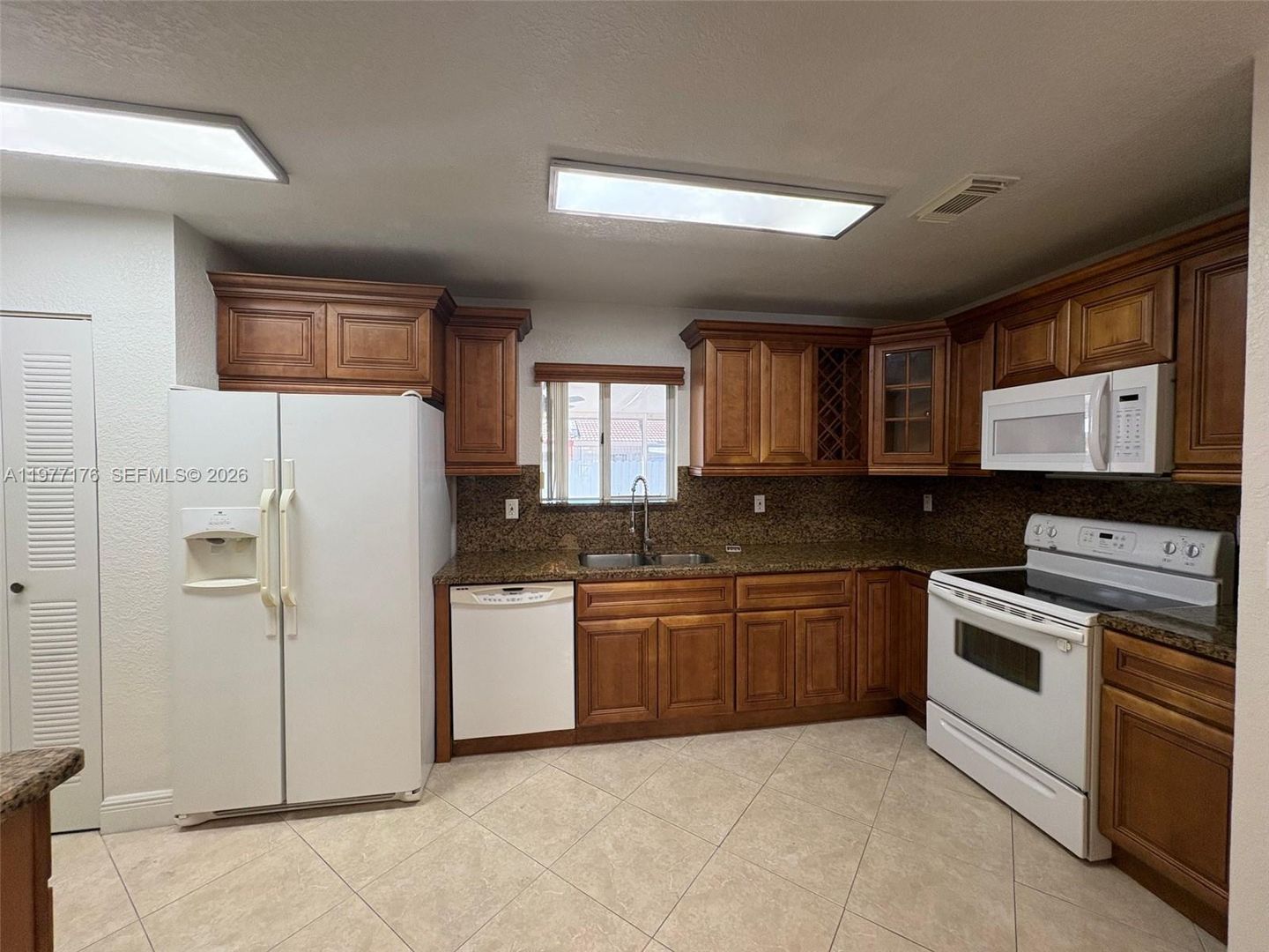 Hialeah House: 7664 NW 182nd Terrace 105