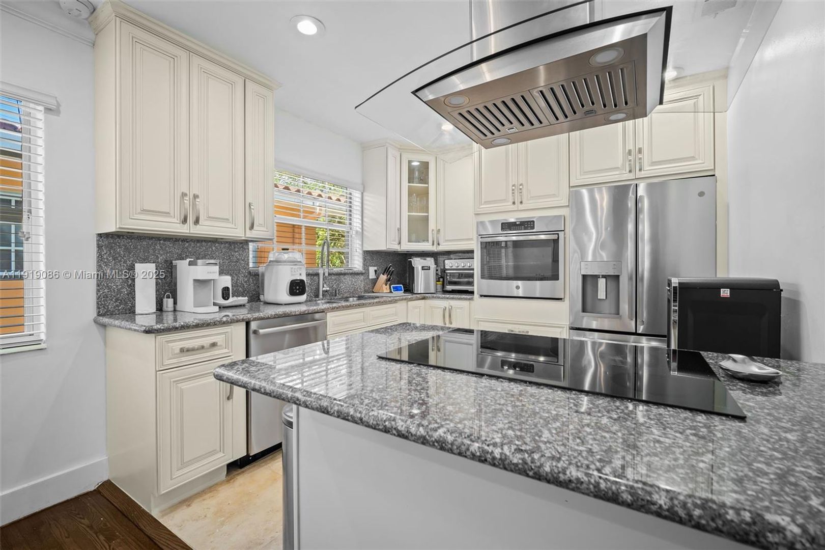 Coral Gables House: 300 Manor Place