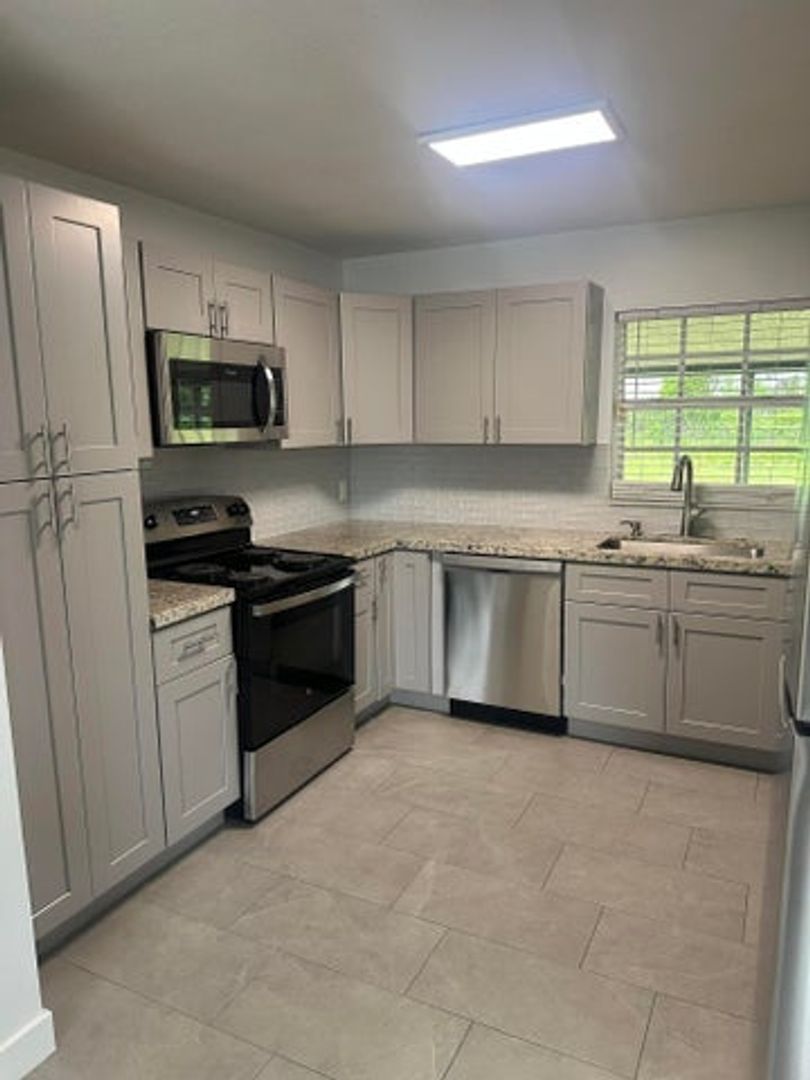 Greenacres House: 4786 Cambridge Street