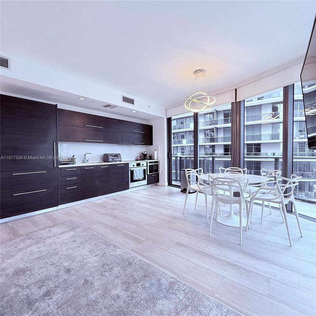 Miami House: 55 SW 9th Street 4003