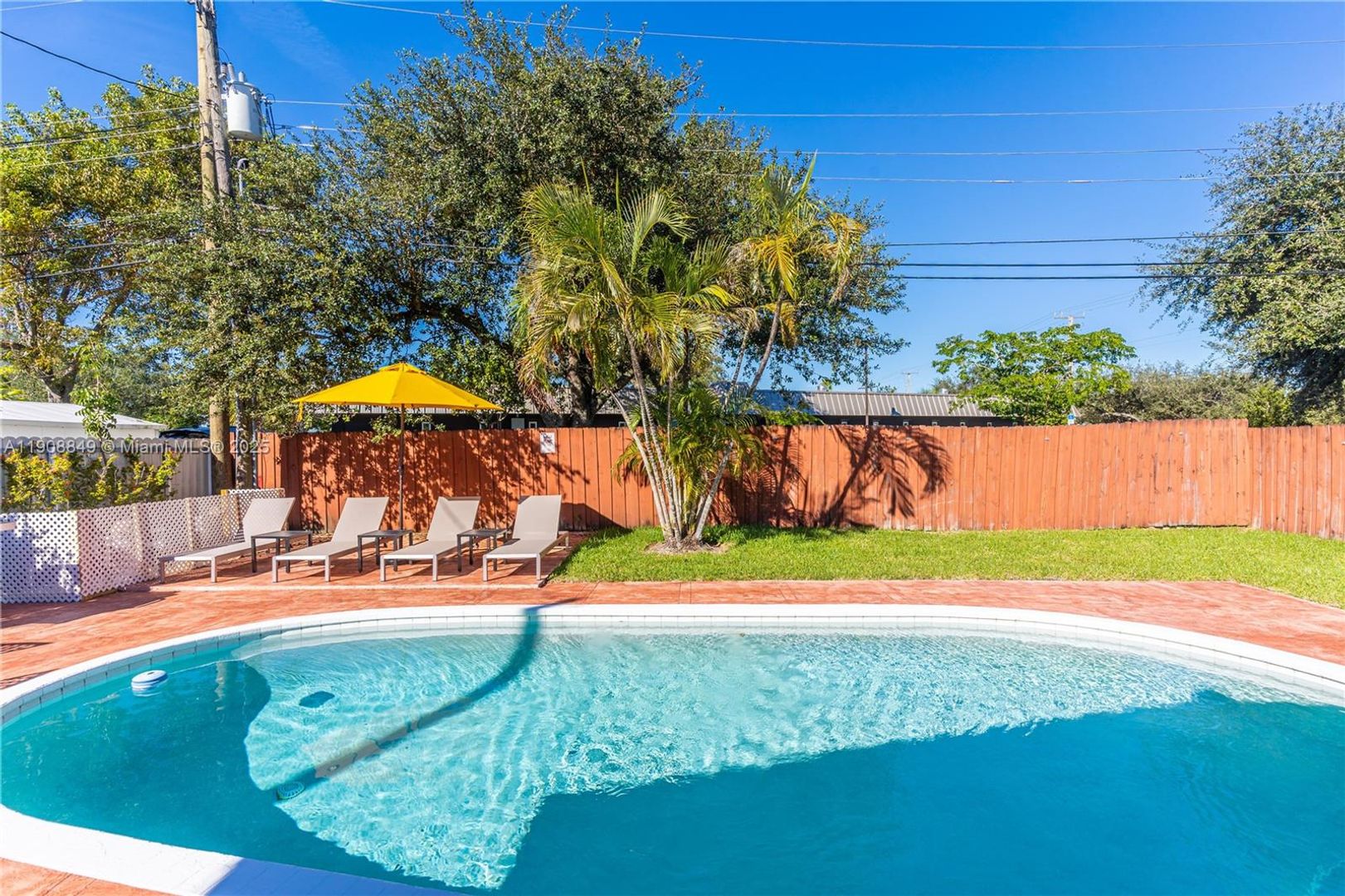 Hollywood House: 7711 Atlanta Street