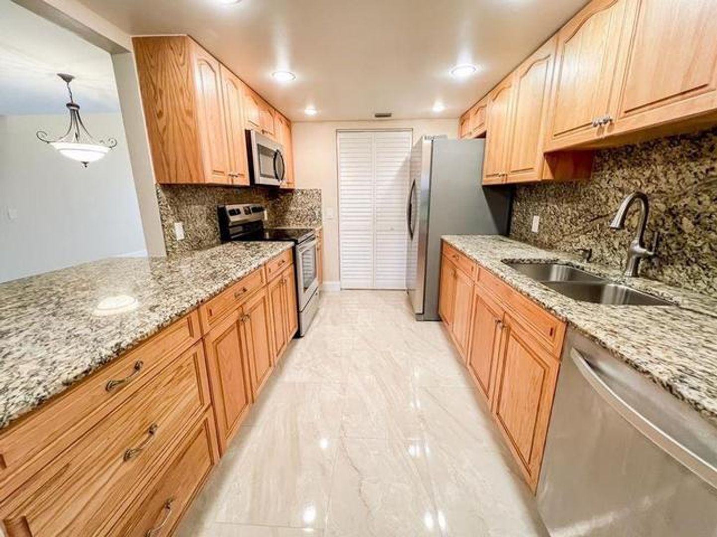 Pembroke Pines House: 10740 S Golfview Drive
