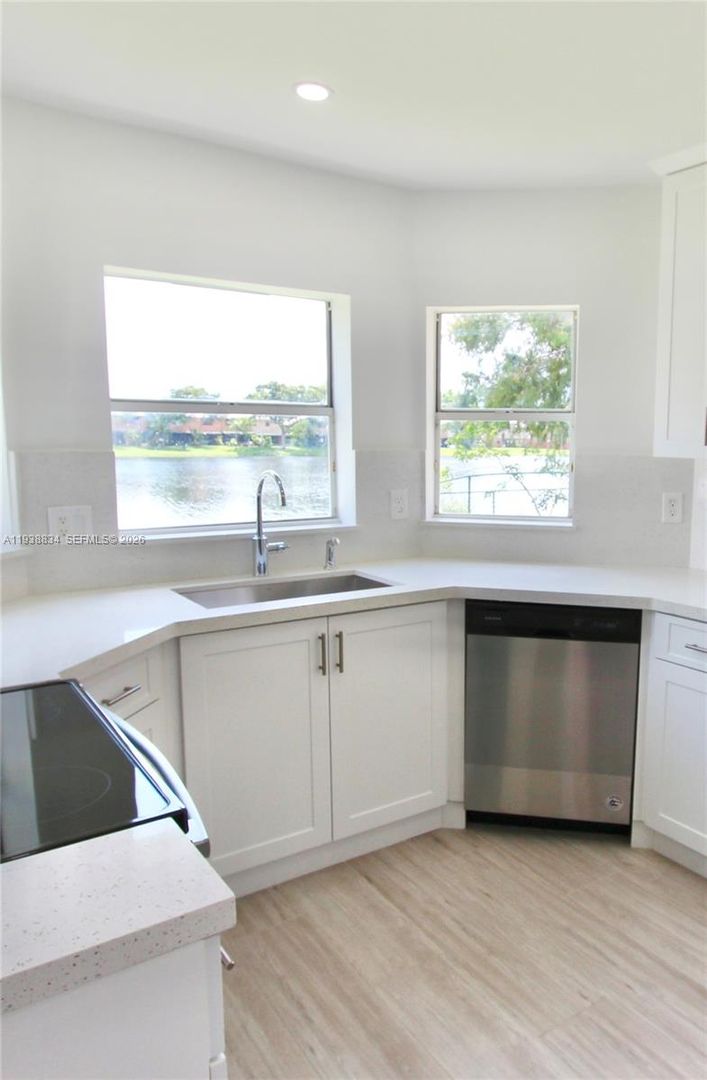 Pembroke Pines House: 239 NW 107th Avenue