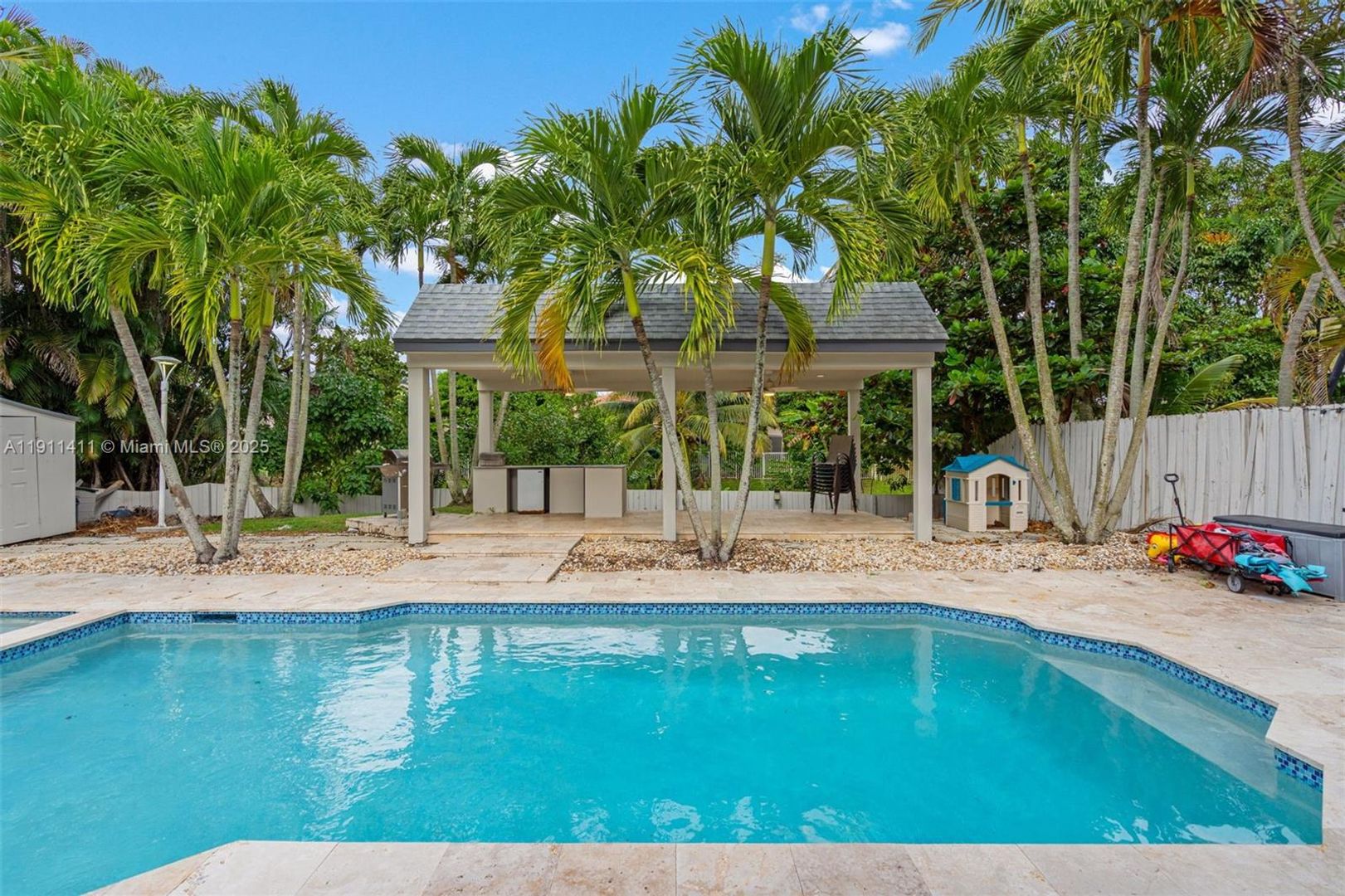 Davie House: 8351 SW 39th Court