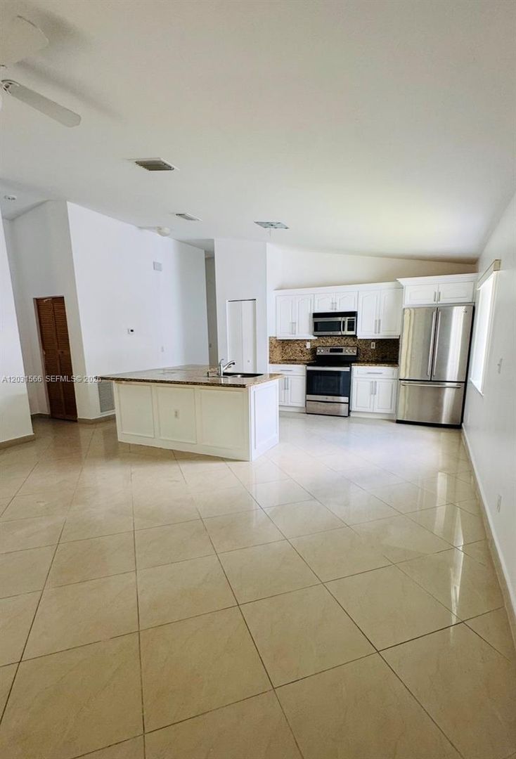 Miramar House: 10420 SW 24th Court