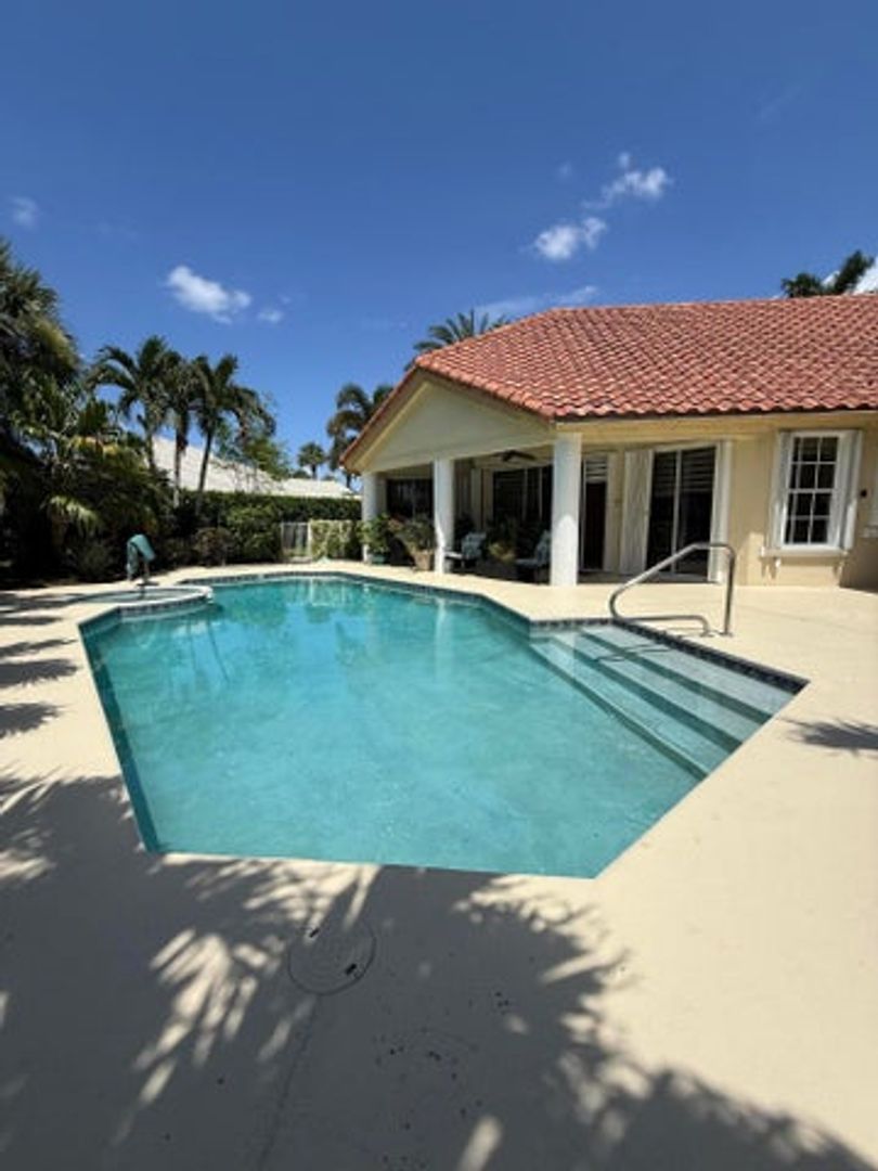 Wellington House: 2385 Sunderland Avenue