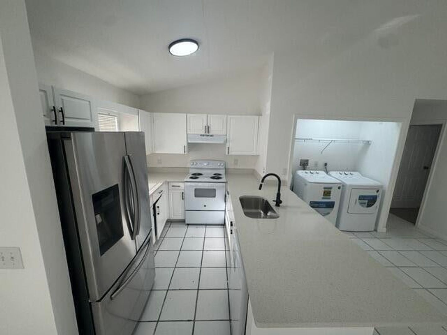Wellington House: 1046 GOLDENROD 1048