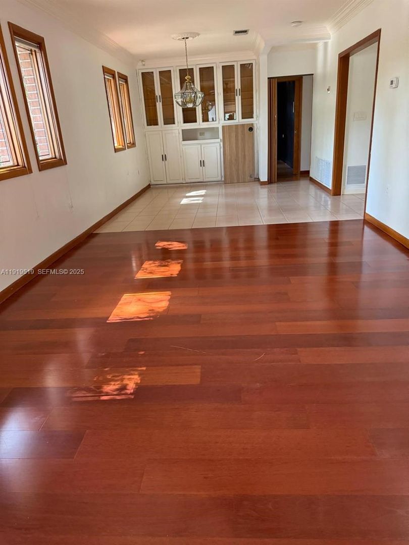 Plantation House: 5461 W Broward Boulevard