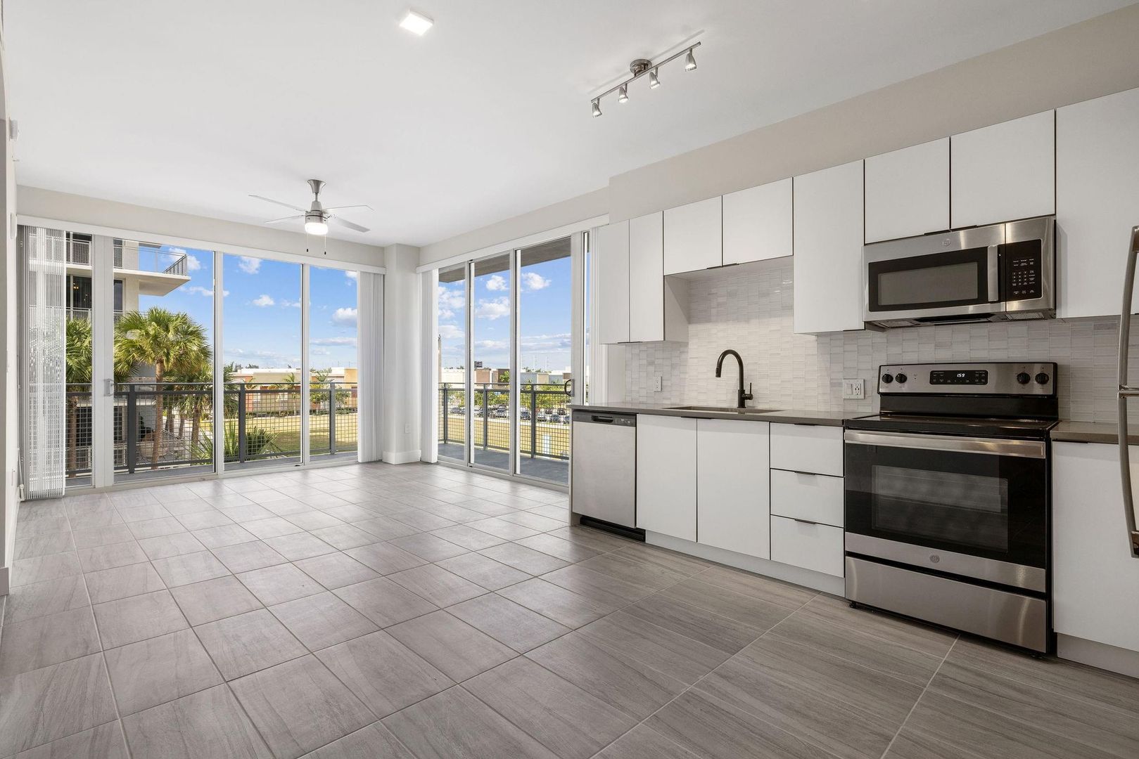 Dania Beach House: 120 N Compass Way 338