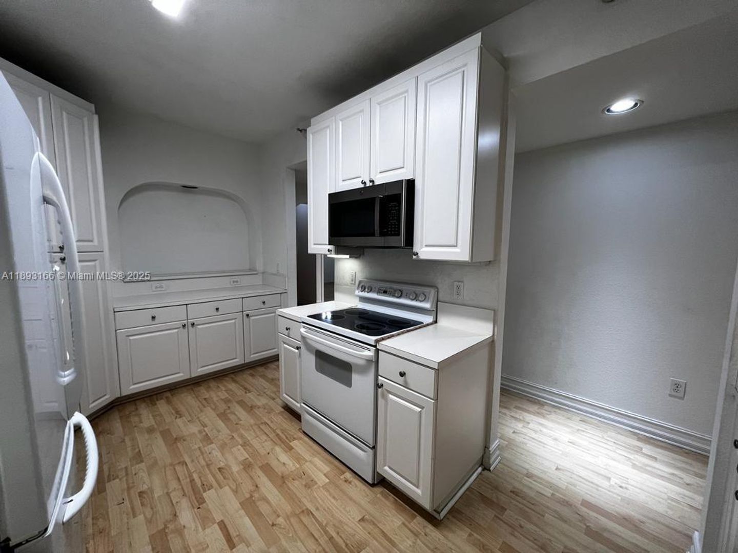 Doral House: 10700 NW 66th Street 411