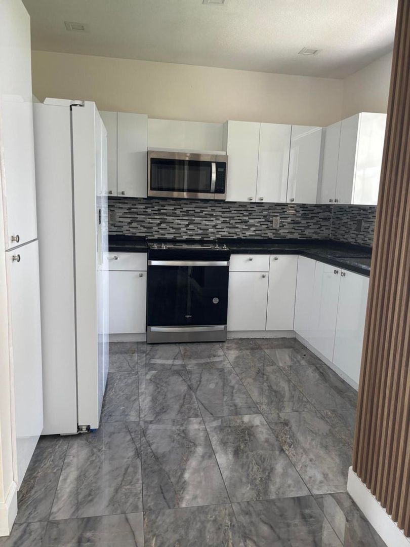 Sunrise House: 254 Riverwalk Circle 254,