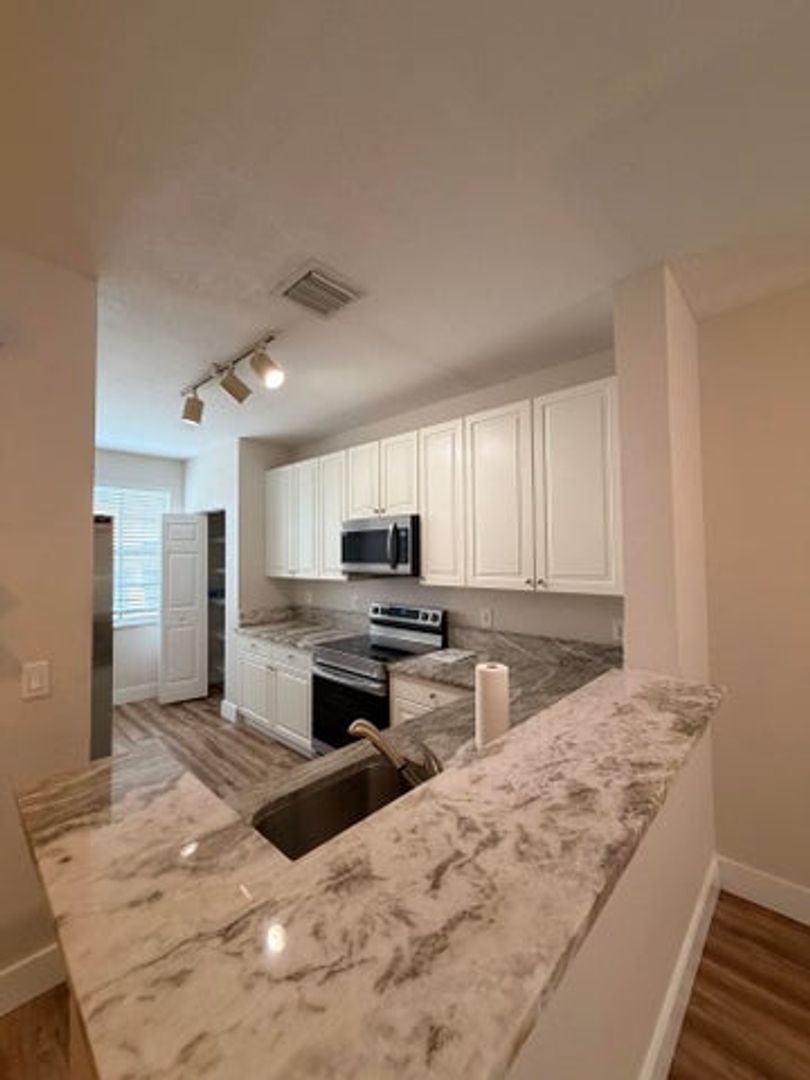 Boynton Beach House: 1851 NE 5TH Street 1507