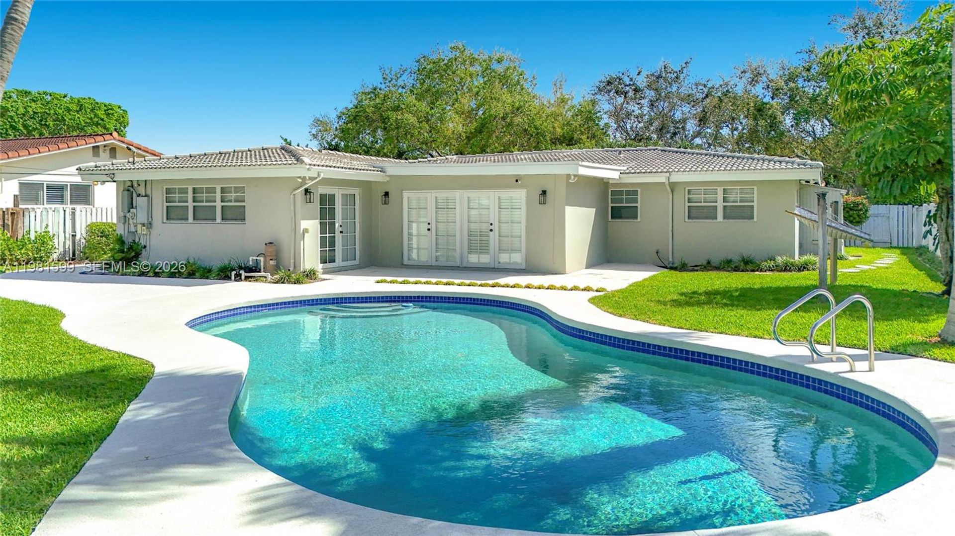 Lighthouse Point House: 2533 NE 21st Terrace