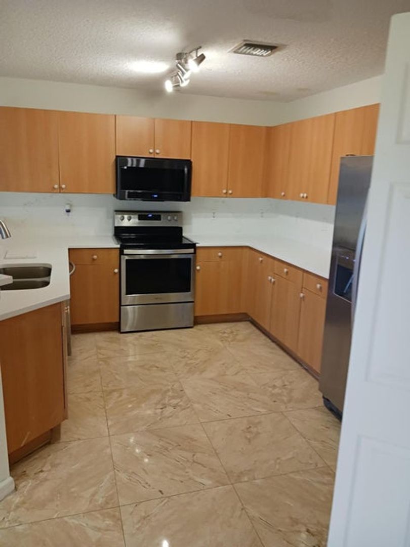 West Palm Beach House: 738 Perdido Heights