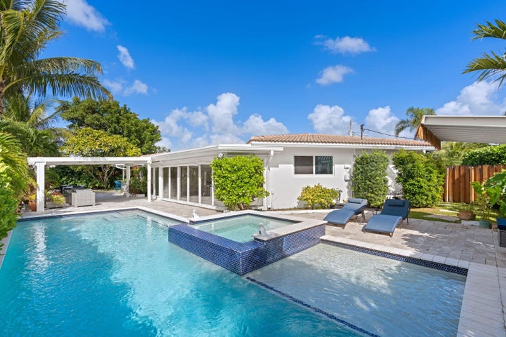 Pompano Beach House: 391 SE 7th Avenue